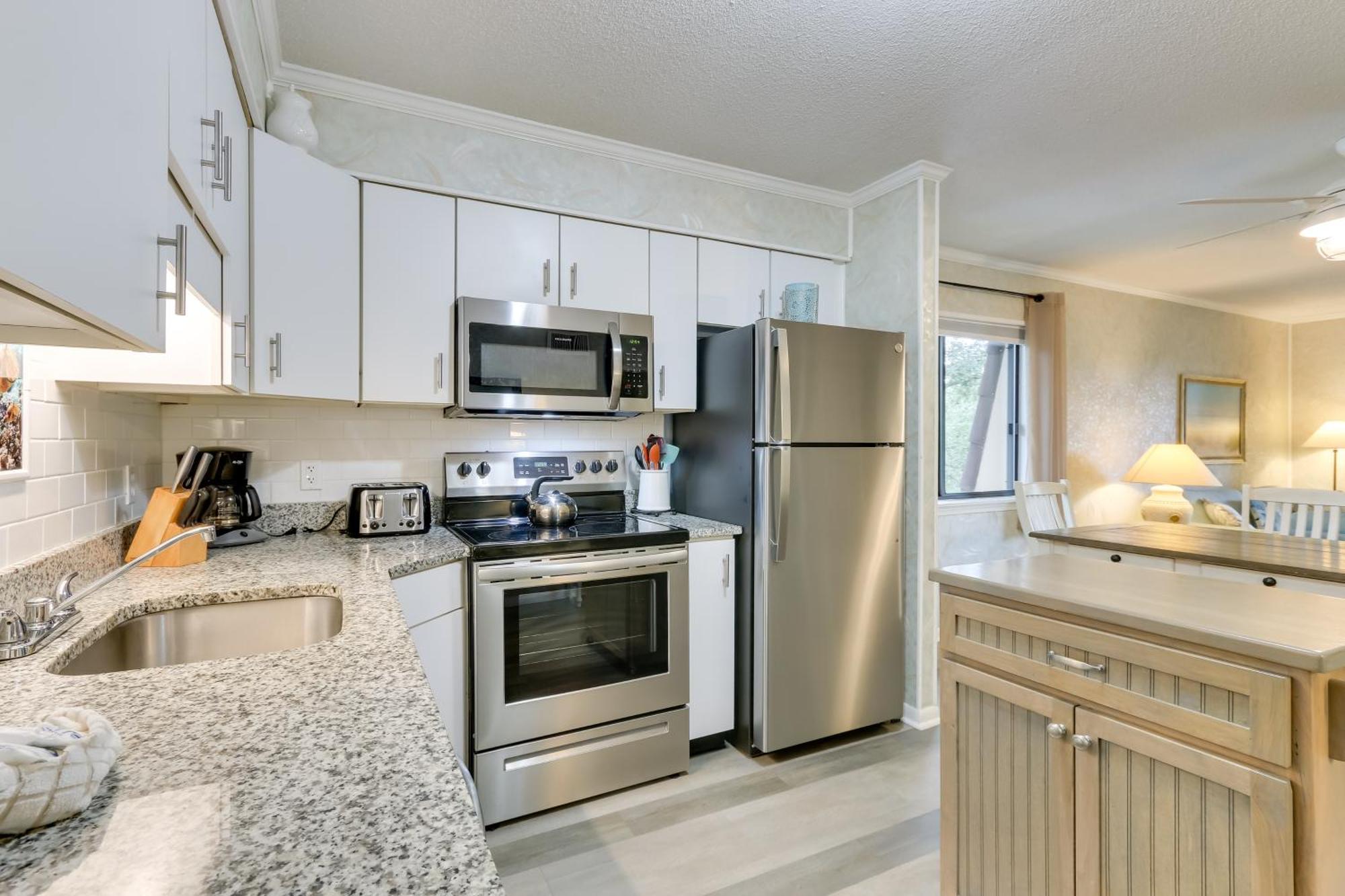 Hilton Head Condo With Balcony And Pool, Walk To Beach Hilton Head Island Zewnętrze zdjęcie